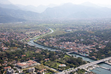Schrägluftbild von Marina dei Ronchi(I-Toskana) im Bundesland Toscana, Italien