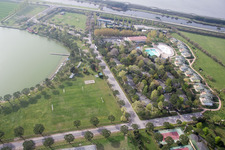 Schrägluftbild von Comacchio, Lido di Volano im Bundesland Emilia-Romagna, Italien