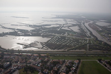 Schrägluftbild von Bagni im Bundesland Emilia-Romagna, Italien