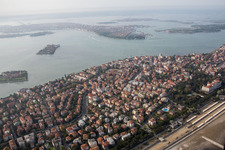 Luftaufnahme von Venedig Lido(I-Venetien) in Venezia, Italien