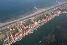 Ortsansicht an der Meeres-Küste Mittelmeer in San Vito in Veneto in Venedig im Bundesland Metropolitanstadt Venedig, Italien