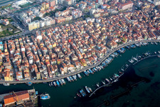 Drohnenaufname von Chioggia im Bundesland Metropolitanstadt Venedig, Italien