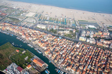 Luftbild von Chioggia im Bundesland Metropolitanstadt Venedig, Italien