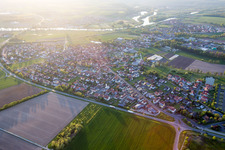 Ortschaft an den Fluss- Uferbereichen des Main im Ortsteil Stadtschwarzach in Schwarzach am Main im Bundesland Bayern, Deutschland