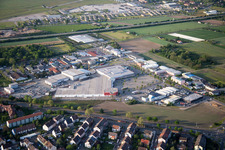 Gebäude des Einrichtungshaus - Möbelmarkt der Roller Möbel - Mannheim und REWE Center im Ortsteil Sandhofen in Mannheim im Bundesland Baden-Württemberg, Deutschland