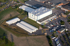 Lkw Zufahrt zum Gebäude und Produktionshallen auf dem Werksgelände SCA HYGIENE PRODUCTS GmbH am Altrhein im Ortsteil Waldhof in Mannheim im Ortsteil Sandhofen im Bundesland Baden-Württemberg, Deutschland