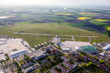 Luftbild von Gesperrte Startbahn und Landebahn am ehemaligen Flugplatz Coleman der US Air force im Ortsteil Sandhofen in Mannheim im Bundesland Baden-Württemberg, Deutschland