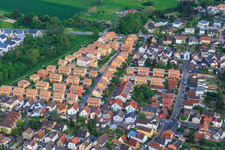 Wohnsiedlung Oleanderstraße mit Ockerfarbenen Ziegeldächern in Lorsch im Bundesland Hessen, Deutschland