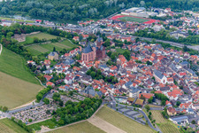 Ortschaft mit Katharinenkirche und Burg Landskron in Oppenheim im Bundesland Rheinland-Pfalz, Deutschland