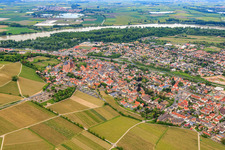 Friedhof und Katharinenkirche Oppenheim im Bundesland Rheinland-Pfalz, Deutschland