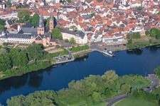 Fahrt der Mainfähre "Stadt Seligenstadt" über den Main in Seligenstadt im Bundesland Hessen, Deutschland