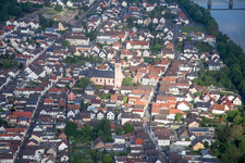 Ortschaft an den Fluss- Uferbereichen des Main in Klein-Krotzenburg in Großkrotzenburg im Bundesland Hessen, Deutschland