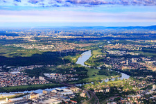 Mainknie im Ortsteil Hanau-Altstadt im Bundesland Hessen, Deutschland