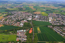 Ortsansicht aus Westen im Ortsteil Niederissigheim in Bruchköbel im Bundesland Hessen, Deutschland