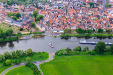 Schrägluftbild von Mainfähre "STADT SELIGENSTADT" am Kloster Seligenstadt im Bundesland Hessen, Deutschland