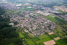 Ortsteil Jugenheim an der Bergstrasse in Seeheim-Jugenheim im Bundesland Hessen, Deutschland aus der Drohnenperspektive