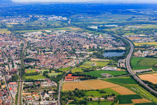 Stadtübersicht aus Norden zwischen Bahn und Autobahn A5 im Ortsteil Auerbach in Bensheim im Bundesland Hessen, Deutschland