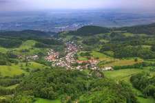 Luftbild von Dorfansicht im Odenwald am Morgen von Osten im Ortsteil Ober-Laudenbach in Heppenheim im Bundesland Hessen, Deutschland