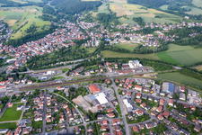 Ortschaft an den Fluss- Uferbereichen der Elsenz in Meckesheim im Bundesland Baden-Württemberg, Deutschland