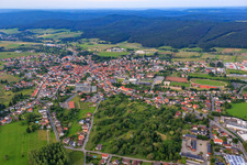 BECHTOLD & SOHN GmbH & Co. KG und Grundschule in der Stried im Ortsteil Beerfelden in Oberzent im Bundesland Hessen, Deutschland