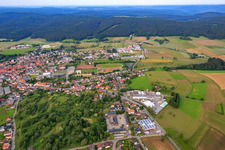Hirschhorner Straße mit Sauter Omnibusreisen und  Braun & Wettberg Feinbürstenmanufaktur GmbH Neckartal-Odenwald im Ortsteil Beerfelden in Oberzent im Bundesland Hessen, Deutschland