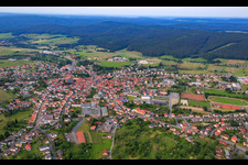 Ortsansicht mit WEBA Schulausstattung GmbH und Edelmann Printing Machines aus Süden im Ortsteil Beerfelden in Oberzent im Bundesland Hessen, Deutschland
