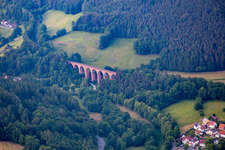 Himbächel-Viadukt aus rotem Sandstein des Bahn- Brückenbauwerk im Ortsteil Ebersberg in Erbach im Ortsteil Hetzbach in Oberzent im Bundesland Hessen, Deutschland