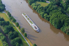 Passagierschiff für Flusskreuzfahrten auf dem Main im Ortsteil Grünenwört in Wertheim im Bundesland Baden-Württemberg, Deutschland