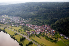 Dorfkern an den Fluß- Uferbereichen des Main im Ortsteil Grünenwört in Wertheim im Bundesland Baden-Württemberg, Deutschland