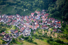 Luftbild von Dorfkern an den Fluß- Uferbereichen des Main im Ortsteil Grünenwört in Wertheim im Bundesland Baden-Württemberg, Deutschland