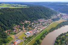 Dorfansicht am Mainufer in Hasloch im Bundesland Bayern, Deutschland