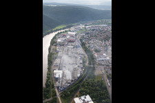 Luftbild von Industriegebiet an den Fluß- Uferbereichen des Main im Ortsteil Bestenheid in Wertheim im Bundesland Baden-Württemberg, Deutschland