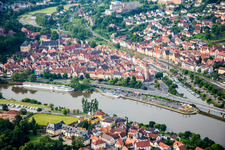 Uferbereiche entlang der Fluß- Mündung der Tauber in den Main in Wertheim im Bundesland Baden-Württemberg, Deutschland