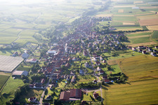 Oberhoffen-lès-Wissembourg im Bundesland Bas-Rhin, Frankreich von oben