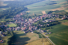 Steinseltz im Bundesland Bas-Rhin, Frankreich aus der Luft betrachtet