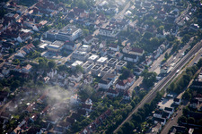 "Im Stadkern" Neubau der RiBa GmbH zw. Bismarck- und Gartenstr in Kandel im Bundesland Rheinland-Pfalz, Deutschland aus der Drohnenperspektive