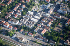 Gebäude- Ensemble- Baustellen zum Neubau eines Stadtquartiers 'Im Stadtkern' in Kandel im Bundesland Rheinland-Pfalz, Deutschland aus der Vogelperspektive