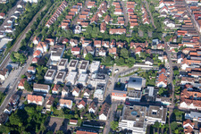 "Im Stadkern" Neubau der RiBa GmbH zw. Bismarck- und Gartenstr in Kandel im Bundesland Rheinland-Pfalz, Deutschland von oben gesehen