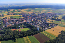 Dorfansicht mit Wasserturm aus Südwesten in Hatzenbühl im Bundesland Rheinland-Pfalz, Deutschland