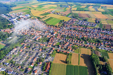 Dorfansicht mit Wolken aus Südosten in Hatzenbühl im Bundesland Rheinland-Pfalz, Deutschland