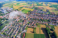 Luftbild von Dorfansicht mit Wolken aus Südosten in Hatzenbühl im Bundesland Rheinland-Pfalz, Deutschland