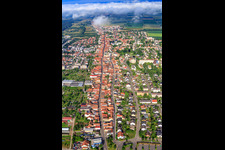 Luftbild von Rheinstr(B427) von Osten in Kandel im Bundesland Rheinland-Pfalz, Deutschland