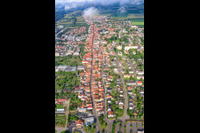 Luftaufnahme von Rheinstr(B427) von Osten in Kandel im Bundesland Rheinland-Pfalz, Deutschland