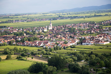 Ortsansicht der Straßen und Häuser der Wohngebiete im Ortsteil Eckel in Edesheim im Bundesland Rheinland-Pfalz, Deutschland