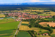 Dorfansicht aus Nordwesten in Minfeld im Bundesland Rheinland-Pfalz, Deutschland