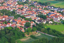 Protestantische und Katholische Kirche in Minfeld im Bundesland Rheinland-Pfalz, Deutschland