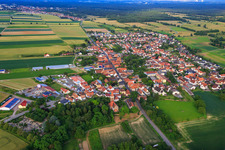 Luftbild von Protestantische und Katholische Kirche in Minfeld im Bundesland Rheinland-Pfalz, Deutschland