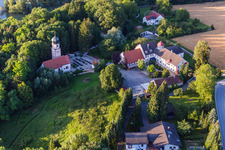 Friedhof in der Bauerngasse im Ortsteil Oberframmering in Landau an der Isar im Bundesland Bayern, Deutschland