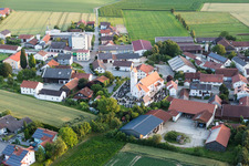Kirchengebäude der Pfarrkirche St. Martin Oberpöring in Oberpöring im Bundesland Bayern, Deutschland
