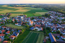 Luftbild von Dorfansicht an der Isar von Osten in Oberpöring im Bundesland Bayern, Deutschland